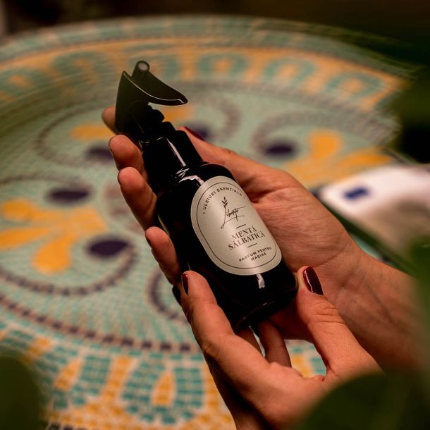 Parfum auto cu aroma de menta salbatica