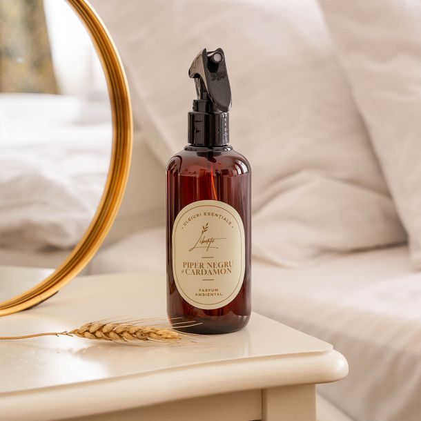 Parfum ambiental cu aroma de piper negru si cardamon
