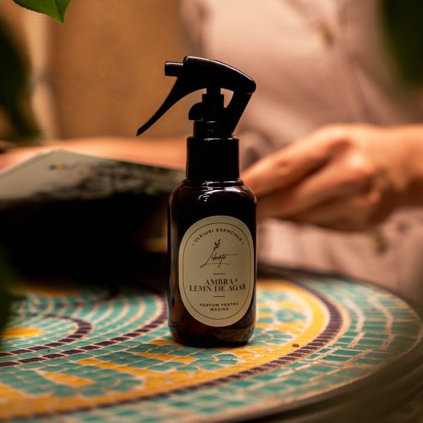 Parfum auto cu aroma de ambra si lemn de agar
