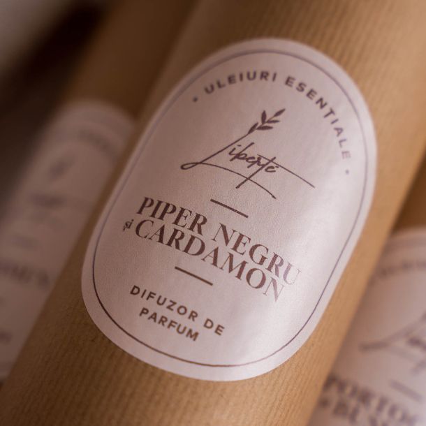 Parfum de camera cu aroma de piper negru si cardamon