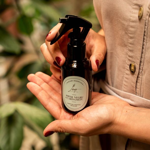 Parfum auto cu aroma de piper negru si cardamon