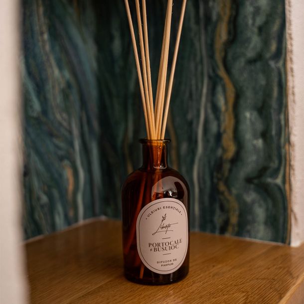 Parfum de camera cu aroma de portocale si busuioc