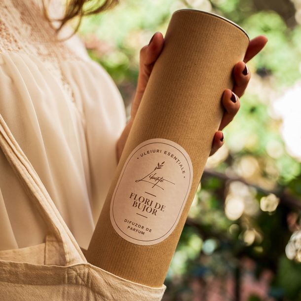 Parfum de camera cu aroma de flori de bujor