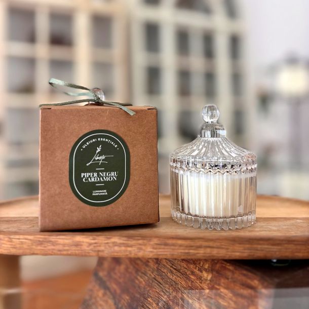 Lumânare parfumată din ceară de soia – Piper Negru și Cardamom